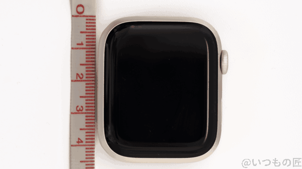Apple Watch Series 7本体サイズはスペック通り大きくなりましたが、目で見てデカい!と思うほどではありません。