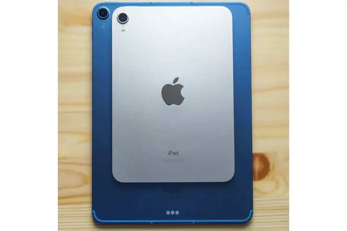 iPad Air5とiPad miniのサイズ差は大きく、重さもかなり違います