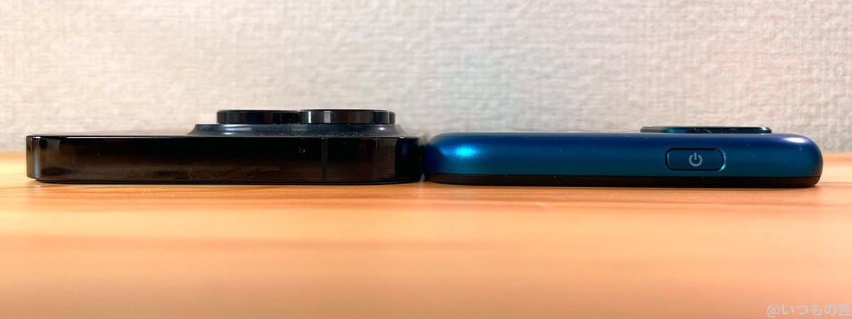 かんたんスマホ3とiPhoneSE3 厚み比較