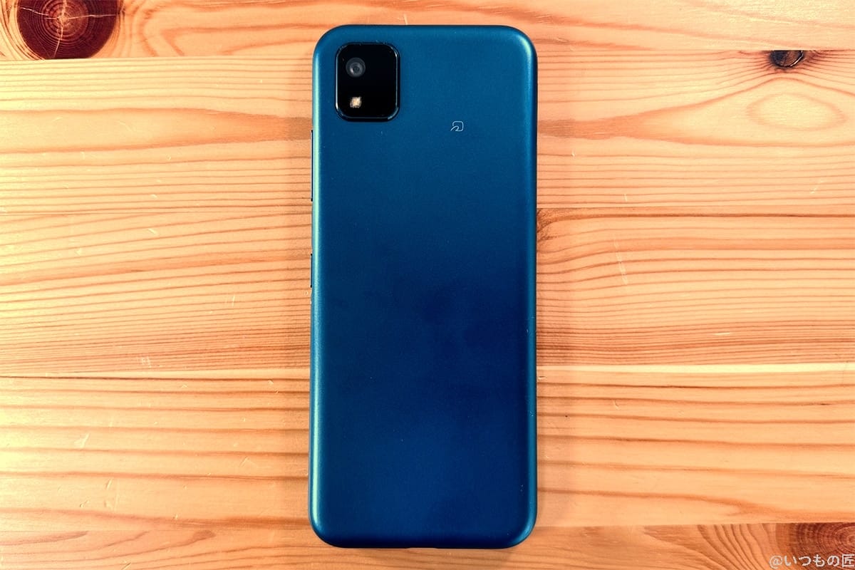 かんたんスマホ3背面