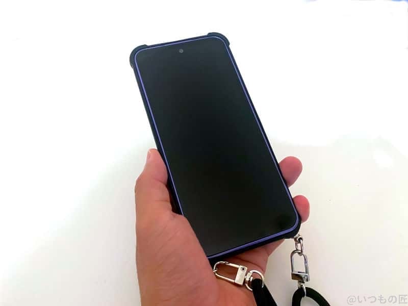 Libero 5G Ⅲ(リベロ5G3)を手で持った写真