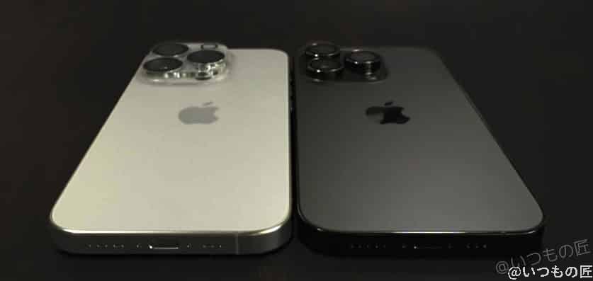 iPhone15 Pro(左)とiPhone14 Pro(右)