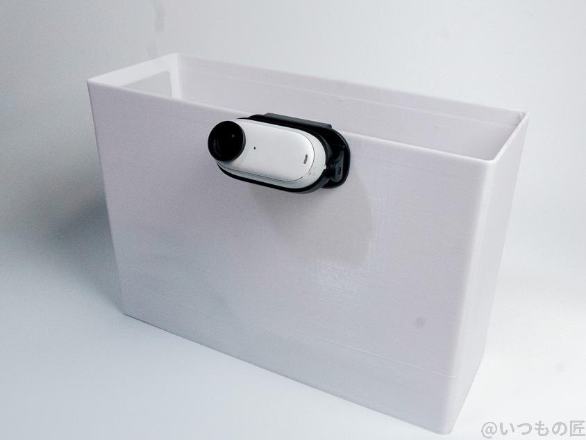 Insta360 GO 3 レビュー
カメラと簡易クリップ