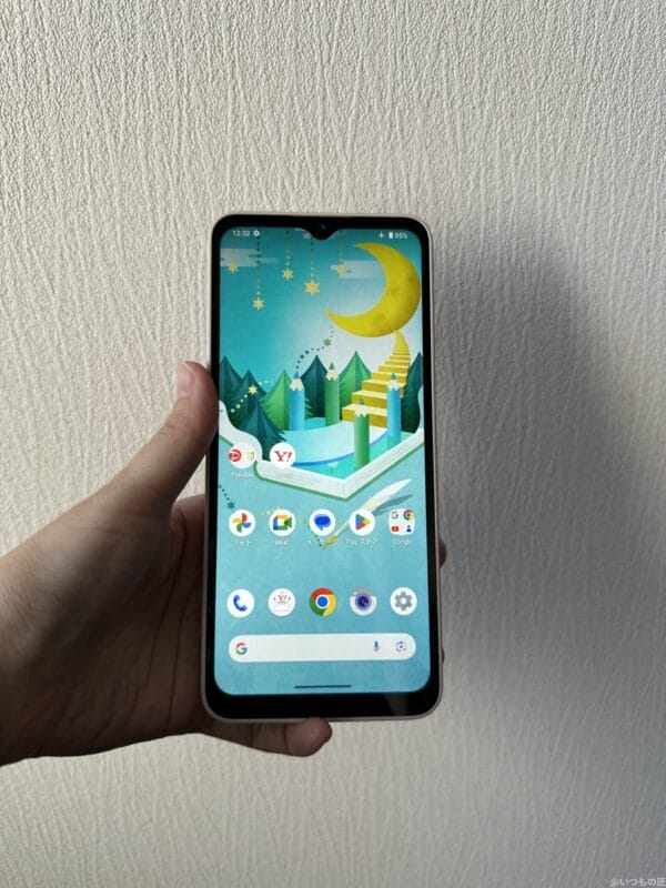 AQUOS wish4レビュー
AQUOS wish4を手に持っている様子