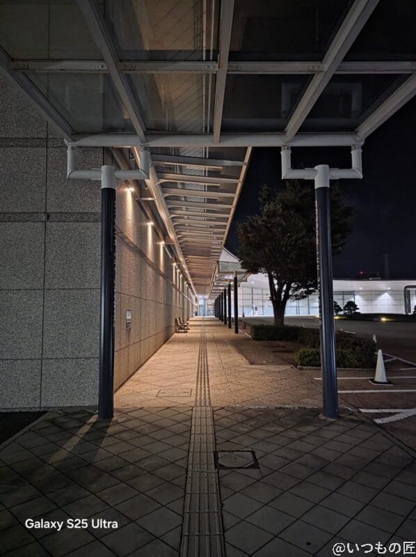 Galaxy S25 Ultra カメラ
夜の建物を撮影した一枚