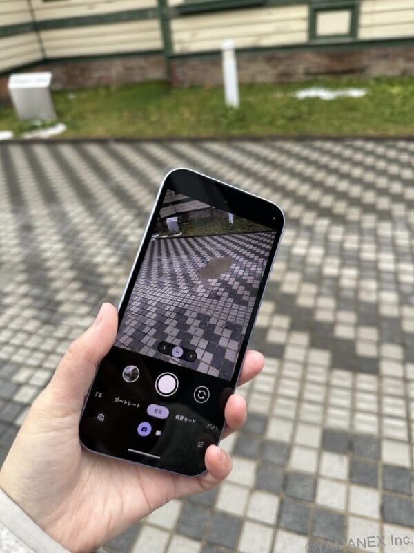 Google Pixel 9a レビュー
Google Pixel 9a 屋外でのディスプレイの明るさ