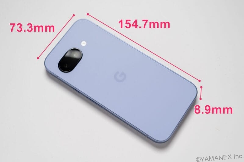 Google Pixel 9a レビュー
机の上に置かれたPixel 9a
