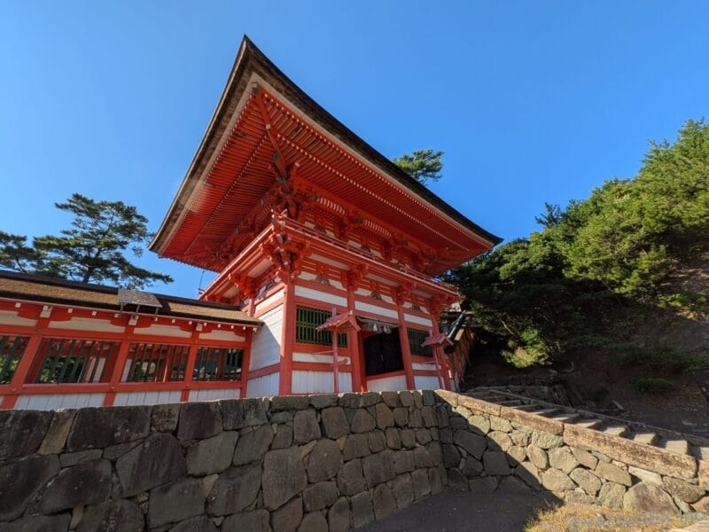 nubia Fold カメラ
晴天下の赤い神社を捉えた一枚