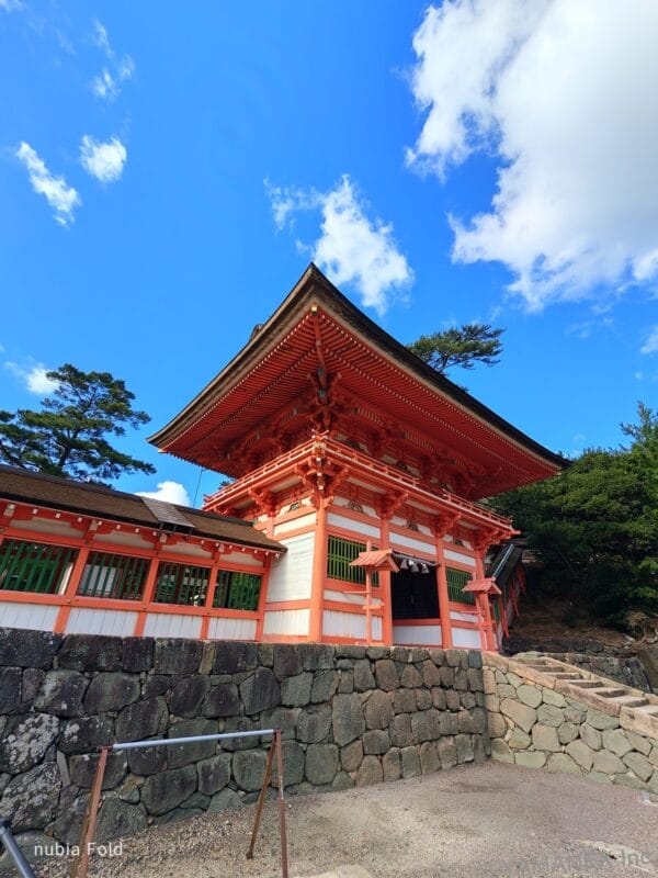 nubia Fold カメラ
晴天下の赤い神社