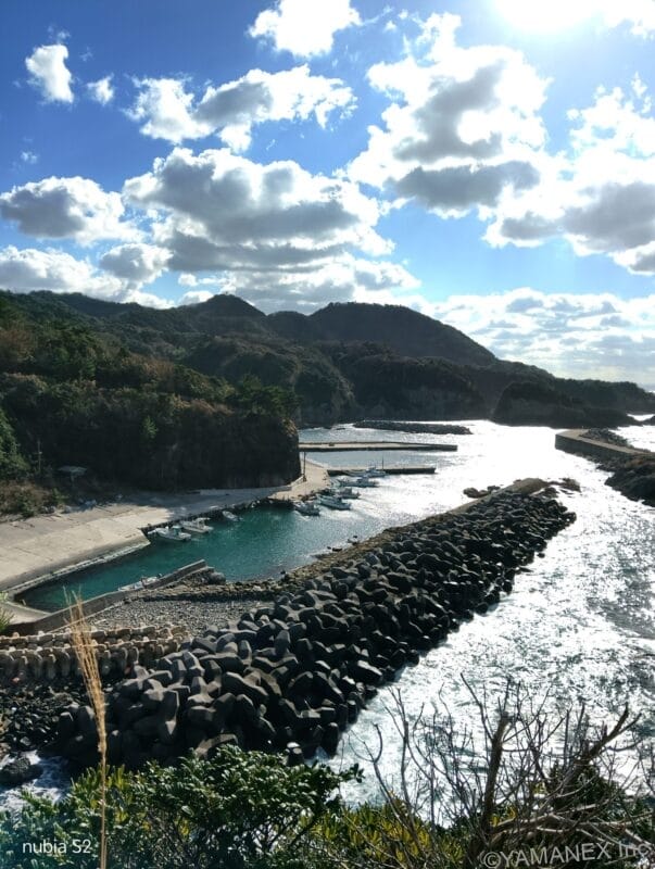 nubia S2 カメラ
逆光下で撮影した海の様子