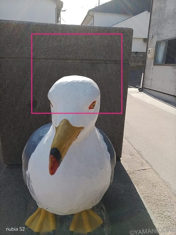 nubia S2 カメラ
鳥の銅像を自撮り撮影した一枚
