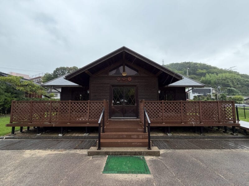 Galaxy S26 カメラ
木造の休憩小屋を撮影