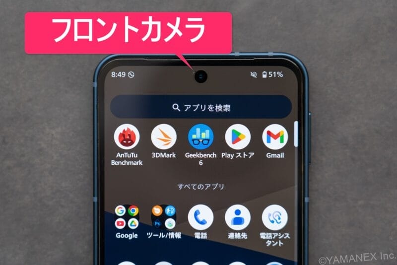AQUOS sense10 カメラ 机の上のAQUOS sense10
