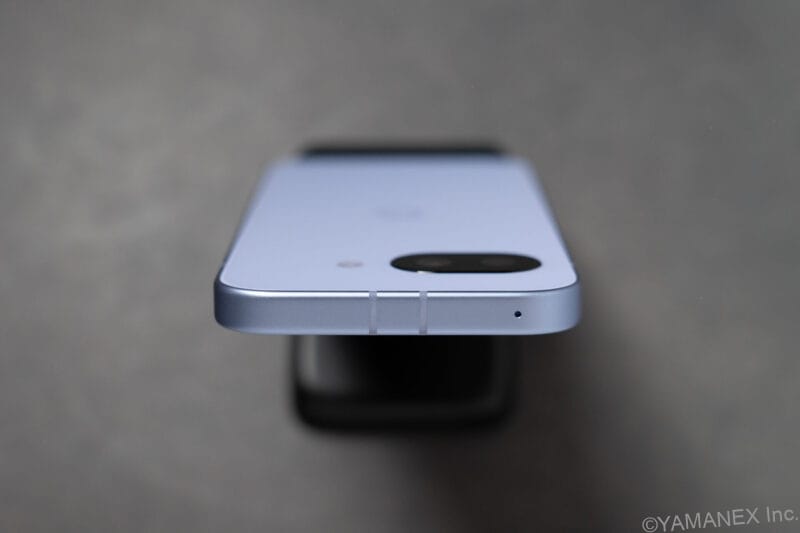 Google Pixel 10a カメラ 机の上のGoogle Pixel 9a