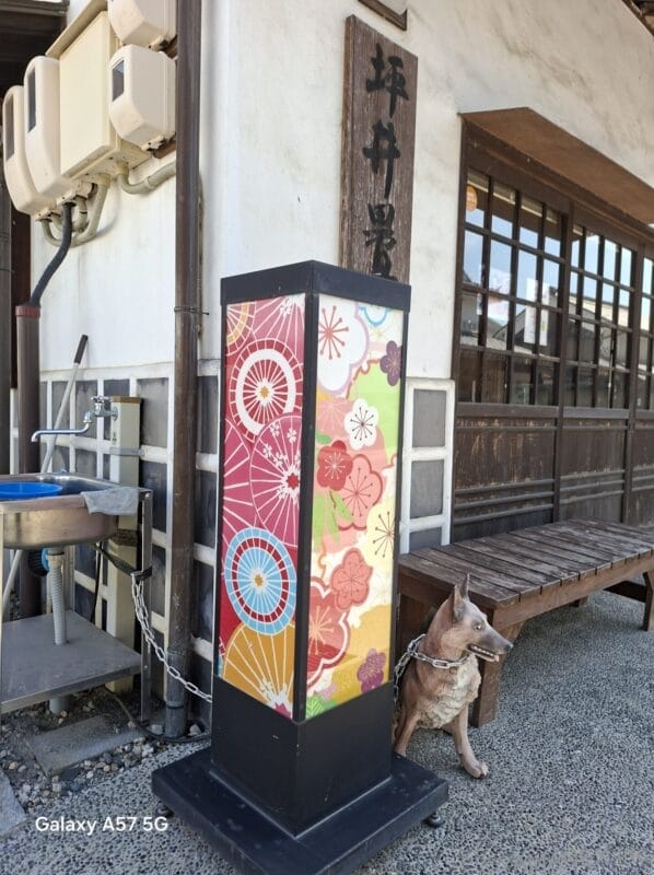 Galaxy A57 5G カメラ ピンクの看板を撮影した一枚