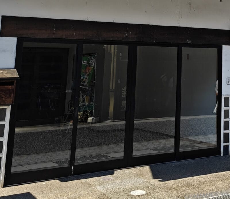 OPPO Find N6 カメラ 瓦屋根の建物を捉えた一枚