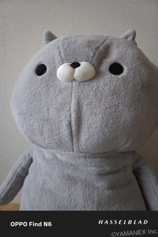 OPPO Find N6 カメラ ぬいぐるみをフロントカメラで撮影した一枚