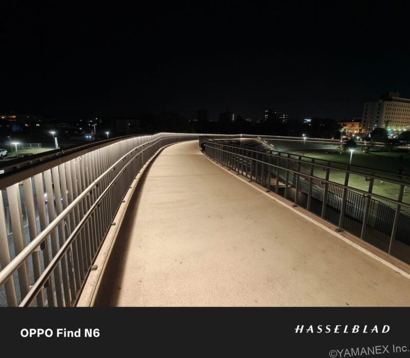 OPPO Find N6 カメラ 夜の運動場を捉えた一枚