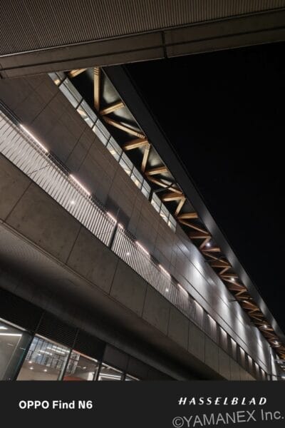 OPPO Find N6 カメラ 夜の歩道橋の下の様子