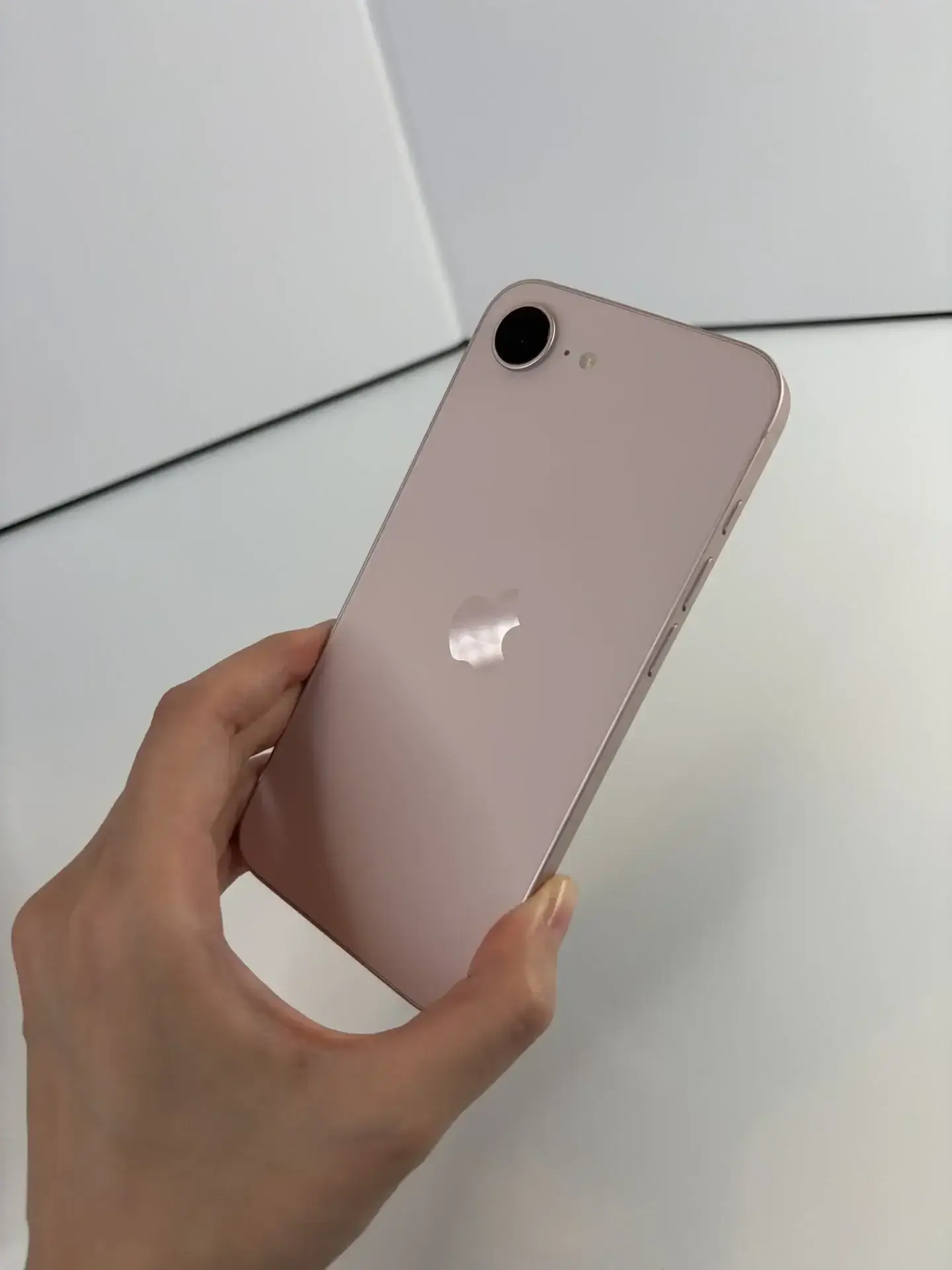 iPhone17e 新色のソフトピンク