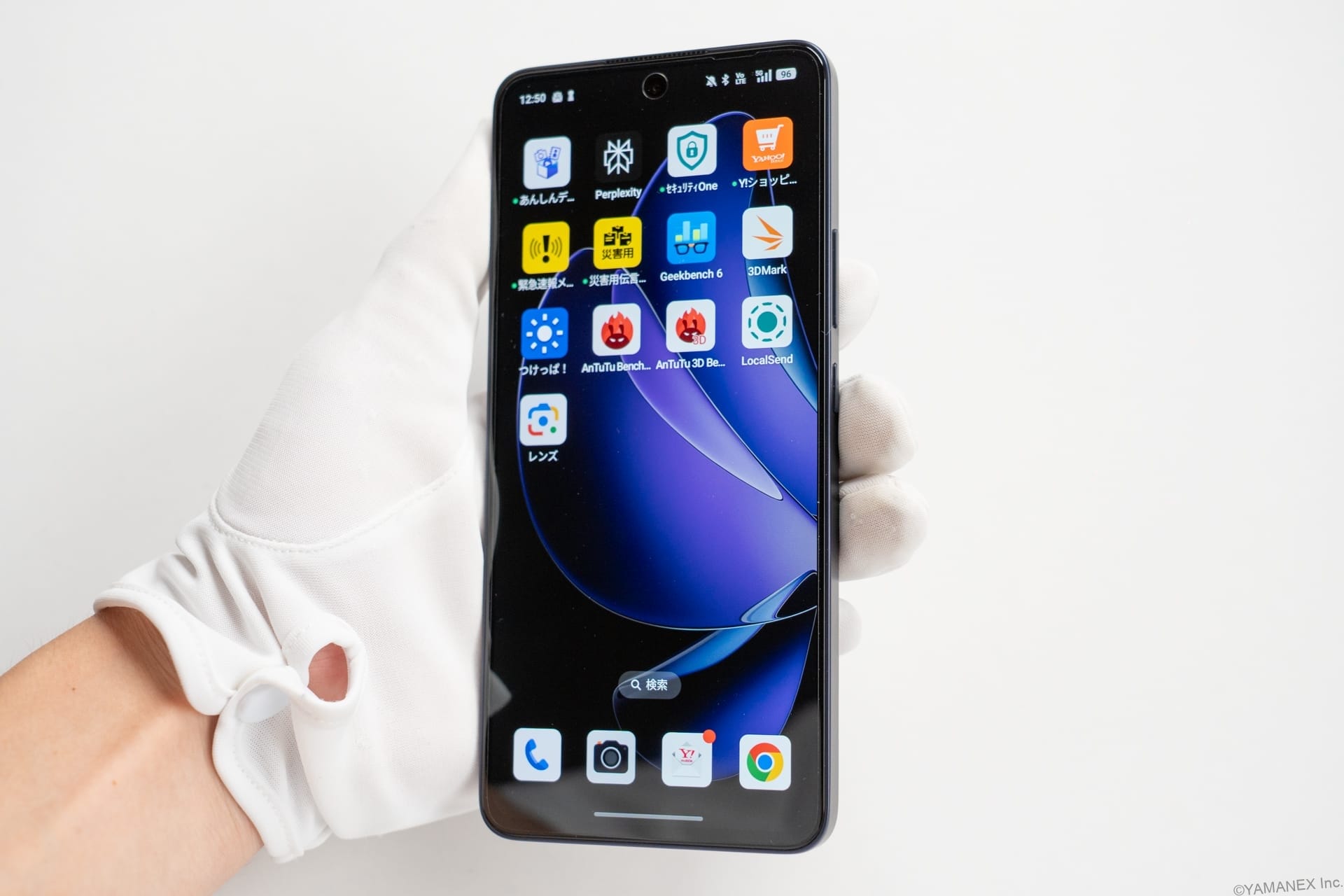 OPPO Reno13 A 片手操作をするのは厳しいサイズ