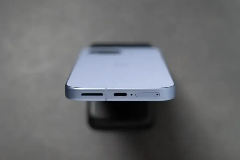 Pixel 9aの底面